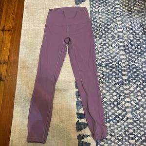 Lululemon legging in absolute perfect condition. Only worn once.